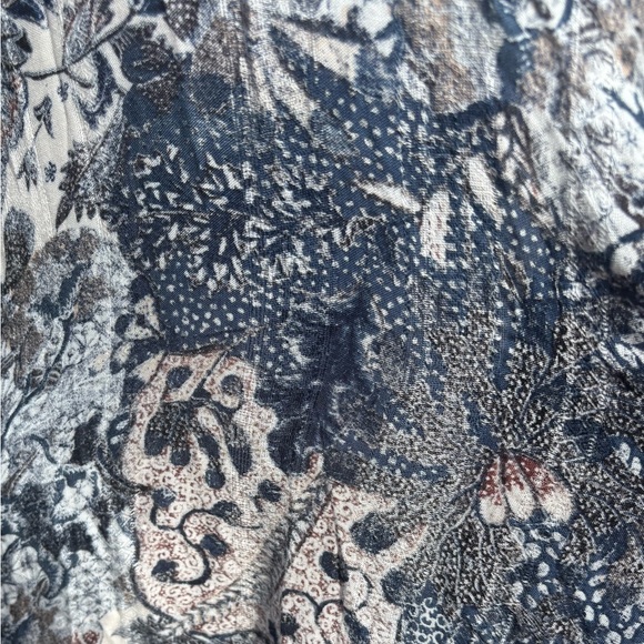 💝7 for $21 / Blue and Cream Floral Cover Up with Flare Sleeves - Picture 12 of 16